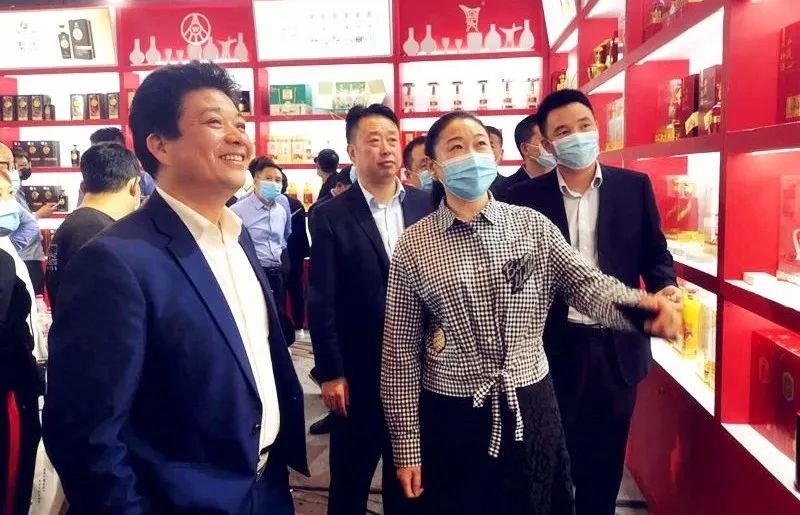 【濟南秋糖速報】秋糖進行時，陜西西鳳酒領導率隊“點贊”金品源展廳