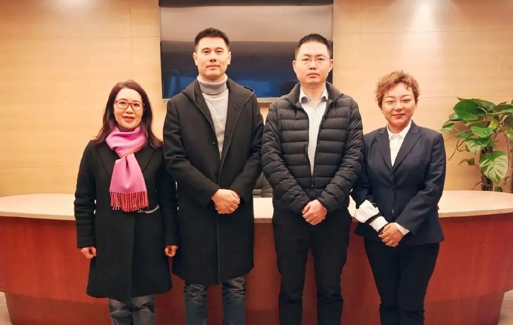 深入市場，對接品牌運營商——五糧濃香公司領(lǐng)導(dǎo)一行走訪四川尊龍公司